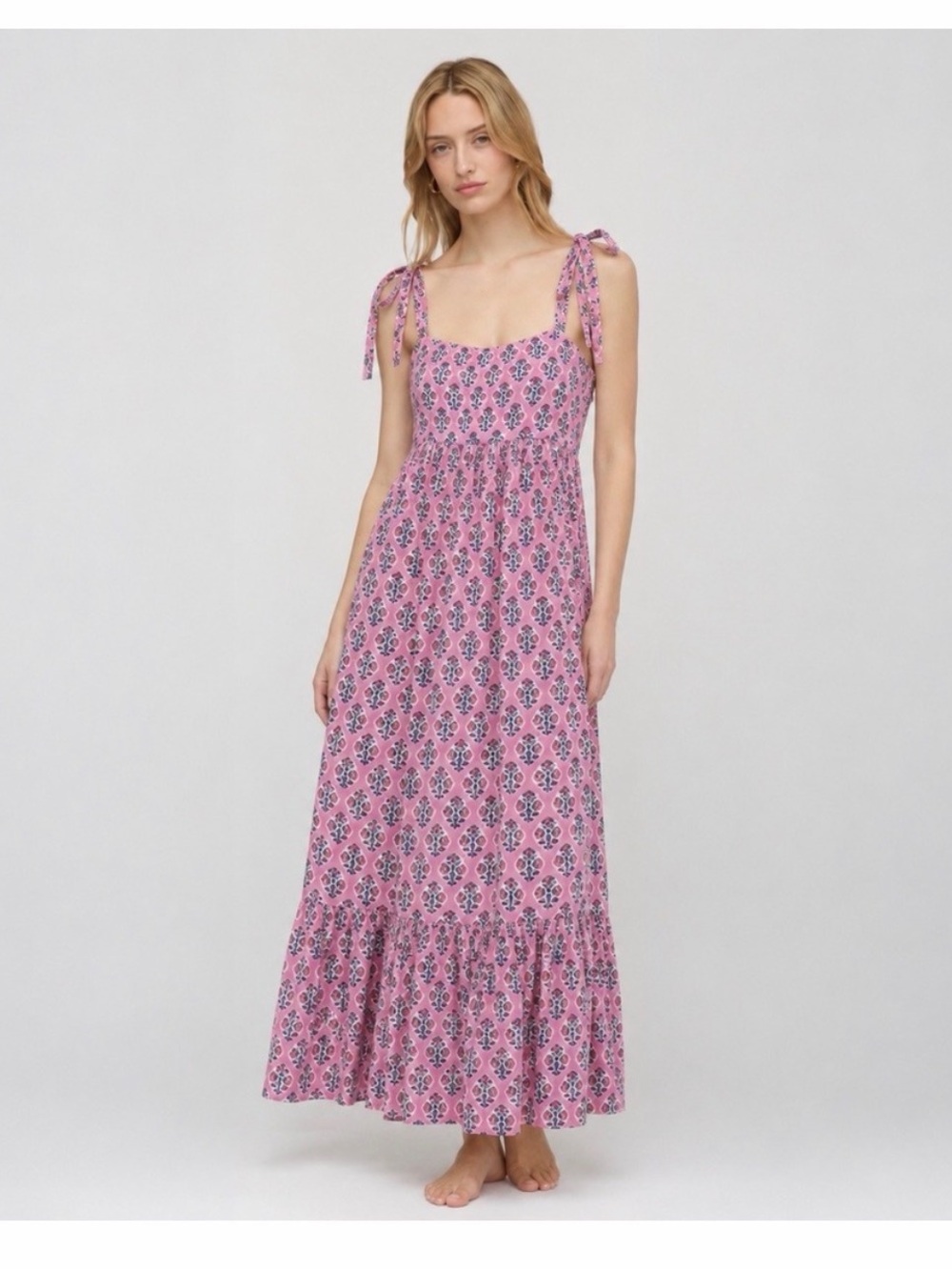 Emerson Fry Sara Tier Dress
Print: Day Flowers Aurora Pink
Size Small Womens